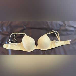 Victoria’s Secret Bra| 32 C